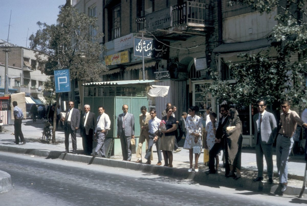 Тонкий Восток и модный Запад: фототур американца по Ирану в 1967 году Тонкий Восток и модный Запад: фототур американца по Ирану в 1967 году